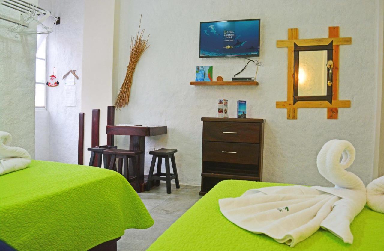 Hostal Cann'S House Puerto Baquerizo Moreno Exterior foto